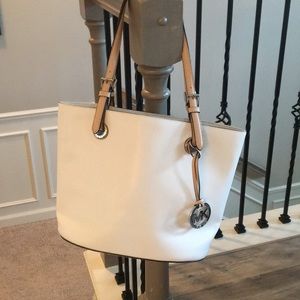 White Michael Kors Handbag/Tote - Like New